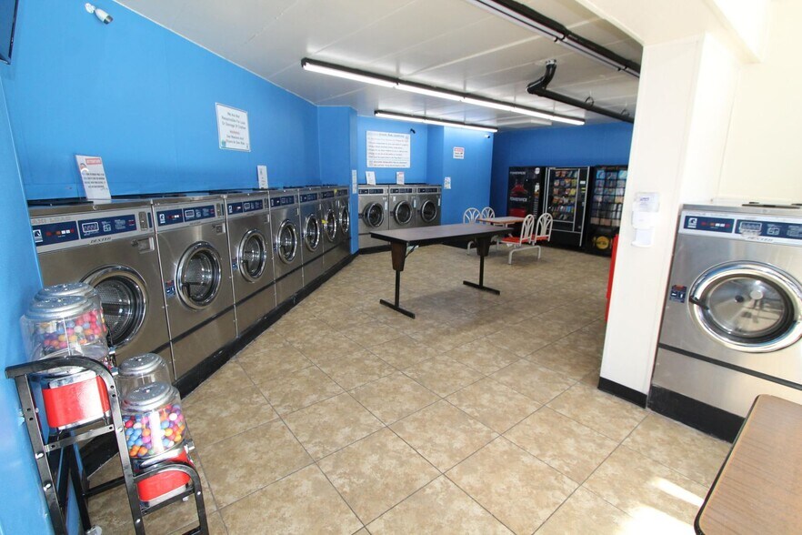 More Photos Of 312 W Keefe Ave, Milwaukee General Retail For Sale