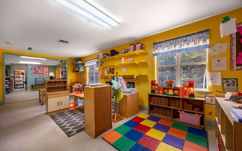 More Photos Of 311 NE Crawford St, Mayo Office For Sale