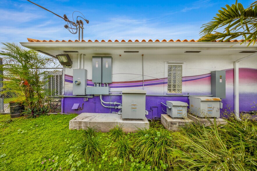 More Photos Of 99 W 49th St, Hialeah Medical For Lease