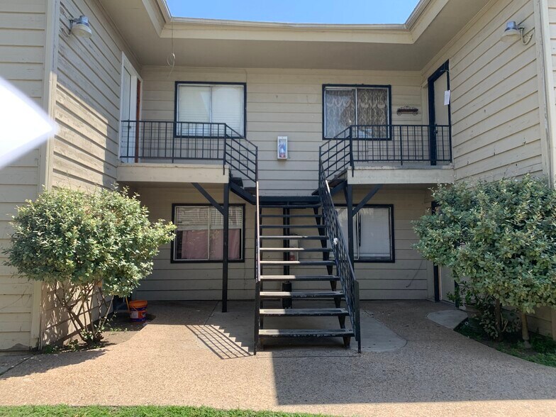 More Photos Of 1710 Wooten Park Dr, Austin Apartments For Sale