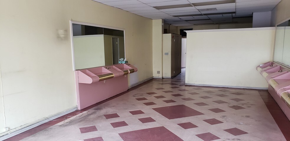 More Photos Of 7858 Santa Monica Blvd, West Hollywood Storefront For Lease