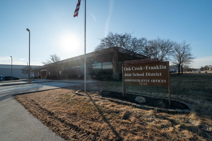 More Photos Of 7630 S 10th St, Oak Creek Office For Sale