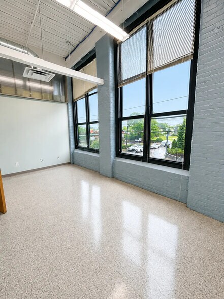 More Photos Of 134 Thurbers Ave, Providence Medical For Lease