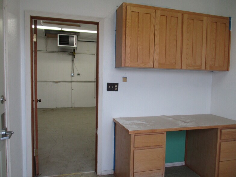 More Photos Of 940 N 9th Ave, Walla Walla Service For Lease