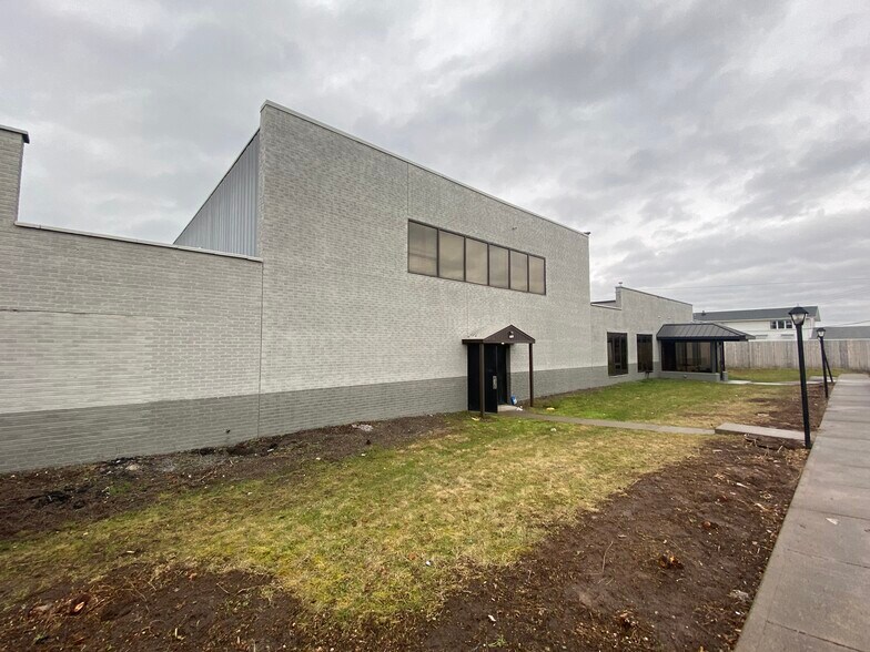 More Photos Of 1811 LeMoyne Ave, Syracuse Warehouse For Lease