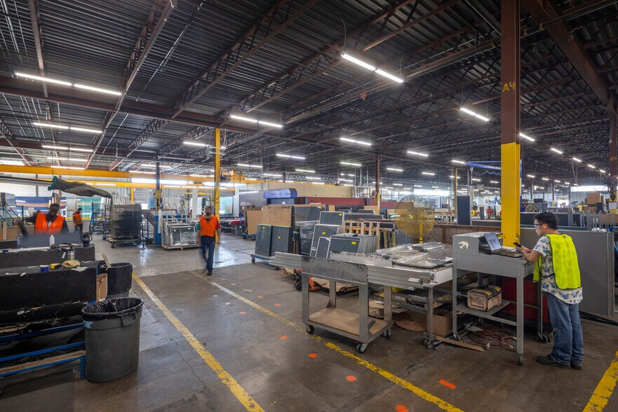 More Photos Of 6811 Goreway Dr, Mississauga Warehouse For Sale