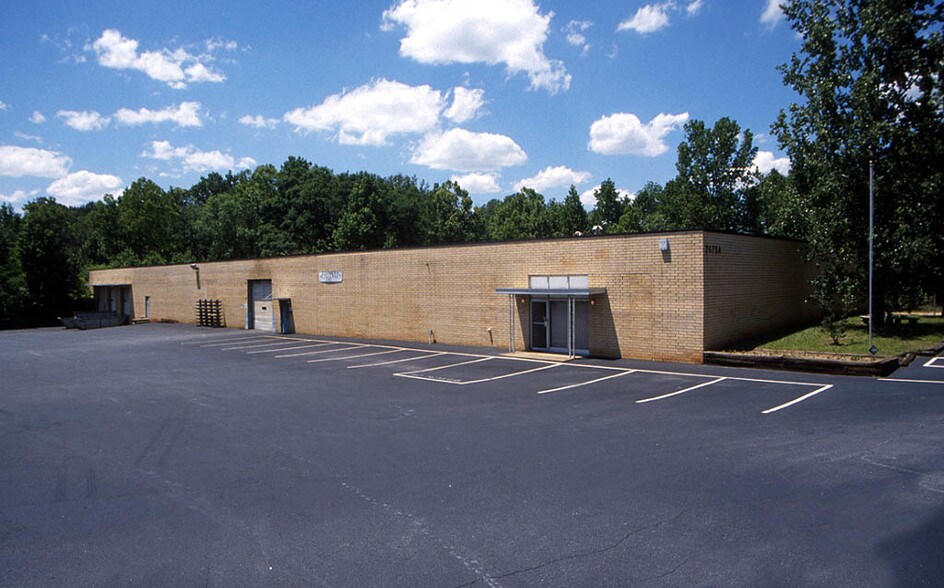 More Photos Of 2675 Lithonia Industrial Blvd, Lithonia Distribution For Lease
