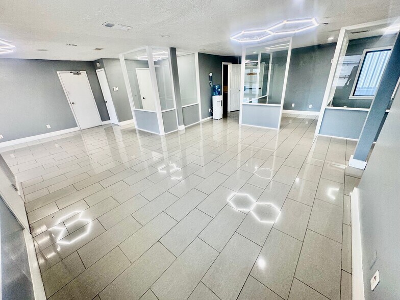 More Photos Of 5638 Star Ln, Houston Auto Dealership For Lease