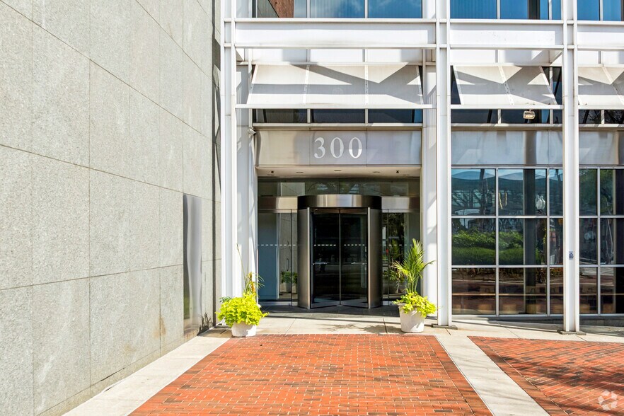 More Photos Of 300 W Pratt St, Baltimore Office For Sale