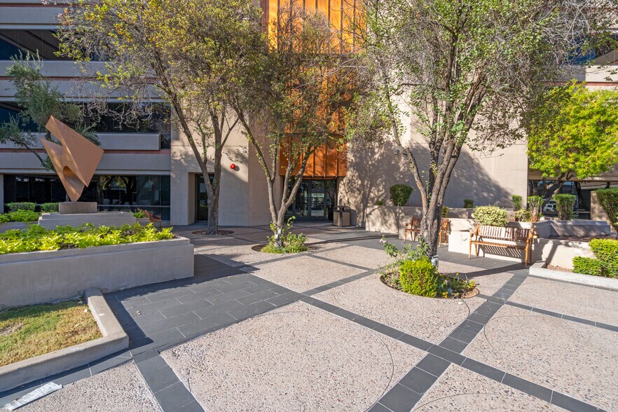 More Photos Of 202 E Earll Dr, Phoenix Medical For Sale