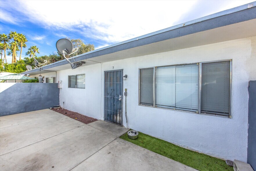 More Photos Of 238 S Saturmino Dr, Palm Springs Apartments For Sale
