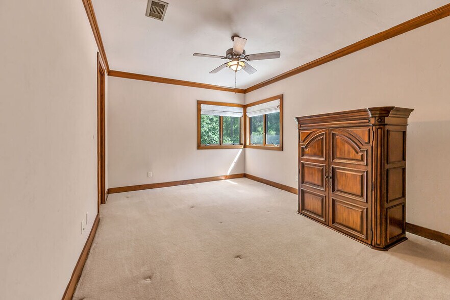 More Photos Of 43 Pool Rd, Richards Specialty For Sale
