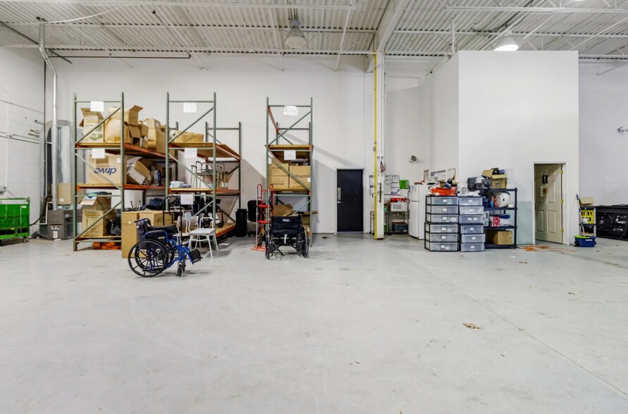 More Photos Of 23370 Commerce Dr, Farmington Hills Light Manufacturing For Lease