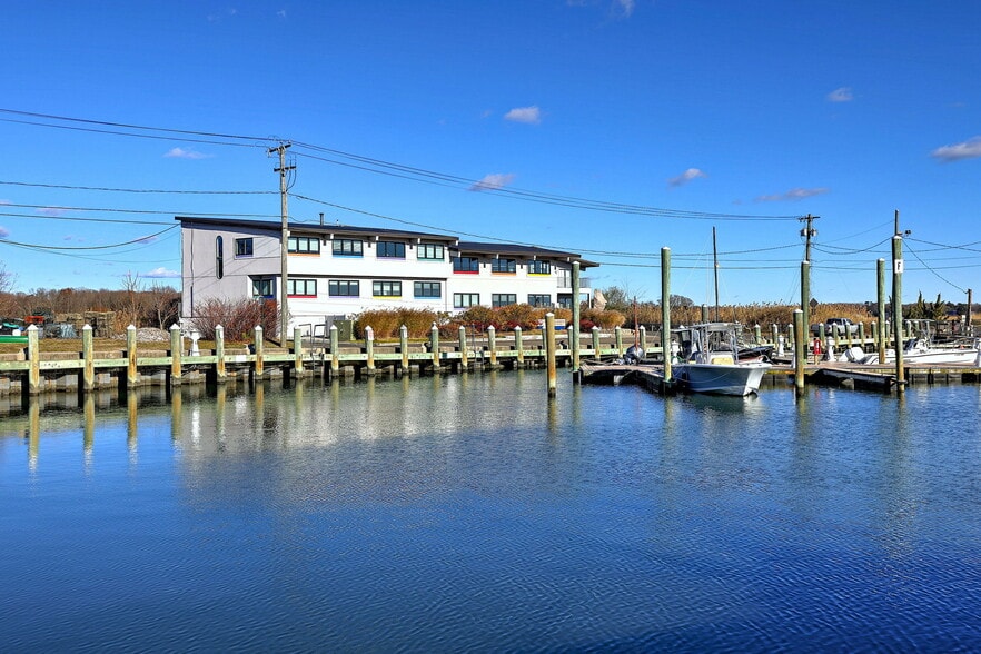 More Photos Of 530 Old Whitfield St, Guilford Office For Sale