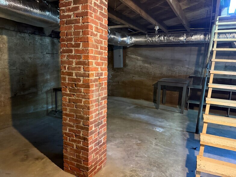 More Photos Of 16 Elk Mountain Rd, Asheville Office For Lease