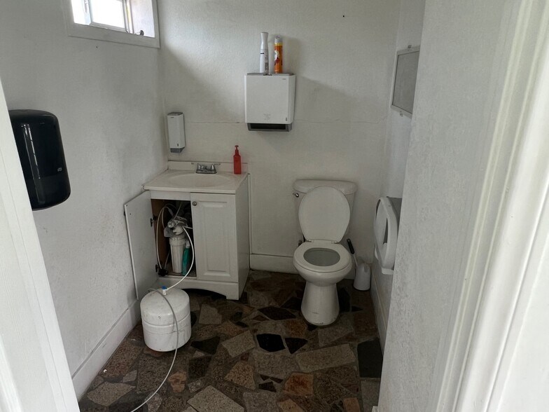 More Photos Of 291 E 5th St, San Bernardino Service Station For Sale