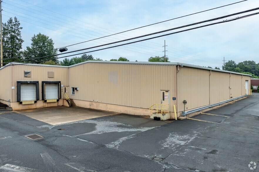 More Photos Of 103-109 S Manor St, Mountville Warehouse For Sale
