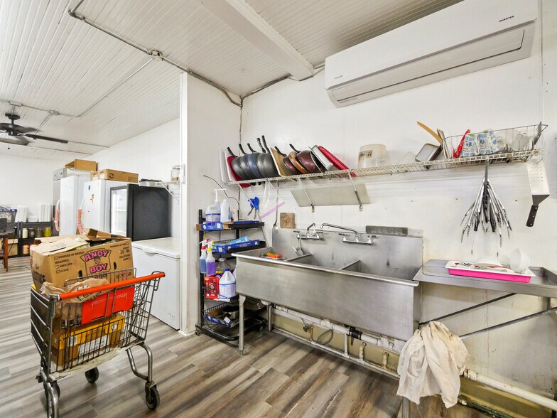 More Photos Of 509 E 7th St, Sanford Convenience Store For Sale