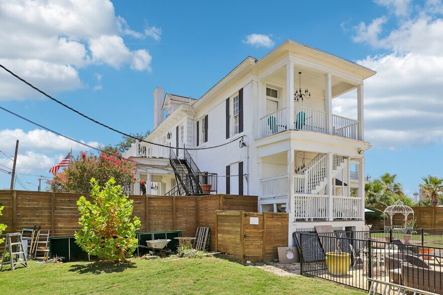 More Photos Of 421 Howard St, San Antonio Hospitality For Sale