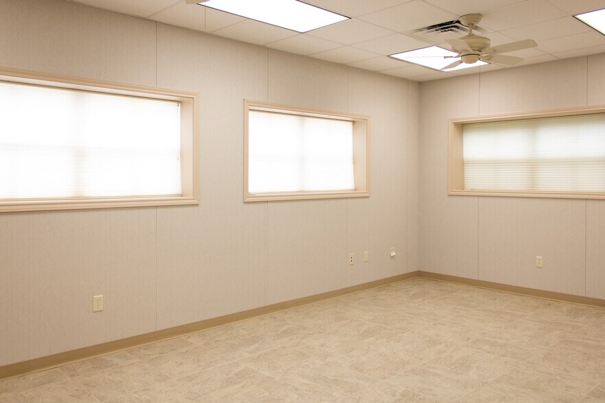 More Photos Of 2131 W Briargate Dr, Bryan Office For Sale
