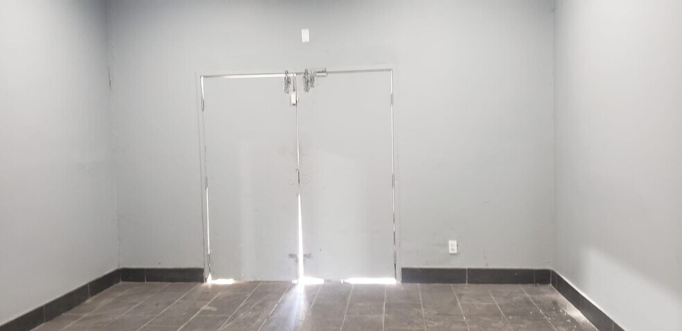 More Photos Of 17721 Sherman Way, Reseda Auto Repair For Sale