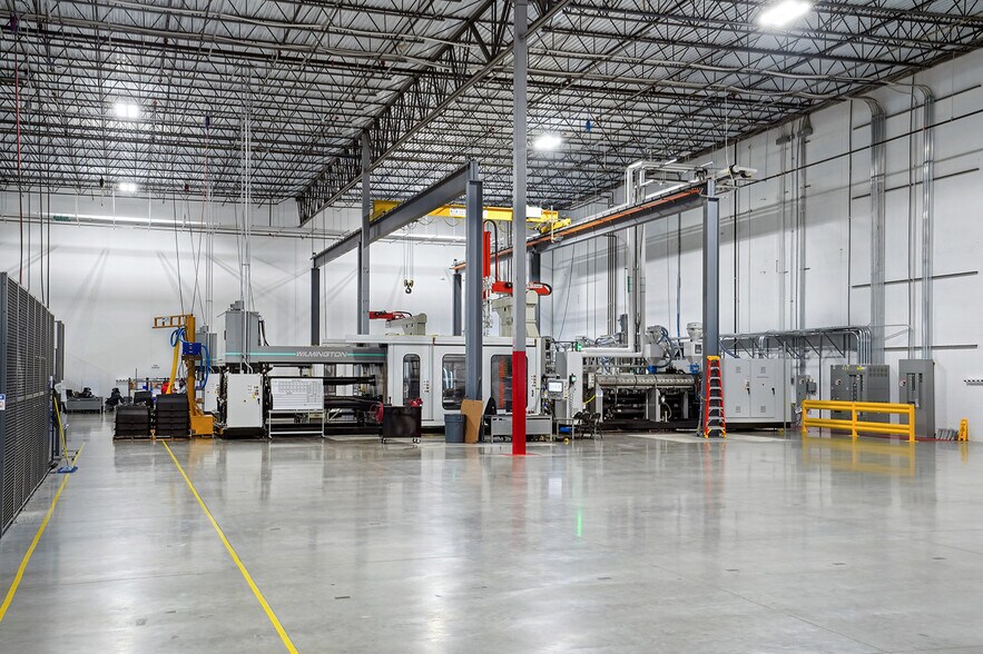 More Photos Of 6353 Commerce Dr, Lebanon Distribution For Sale