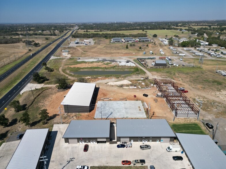 More Photos Of 450 Hwy 290 E, Elgin Light Distribution For Lease