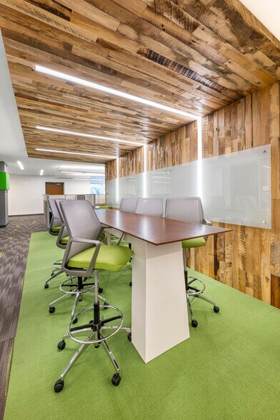 More Photos Of 2900 W Geronimo Pl, Chandler Unknown For Lease