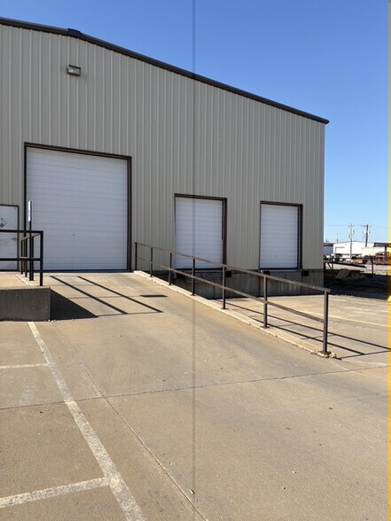More Photos Of 9708 NW 6th St, Oklahoma City Distribution For Lease