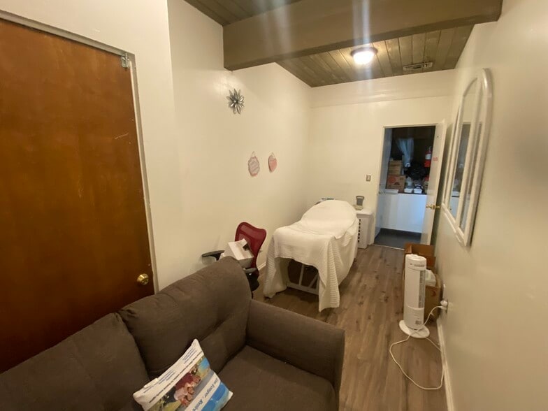 More Photos Of 370 W Sierra Madre Blvd, Sierra Madre Storefront For Lease