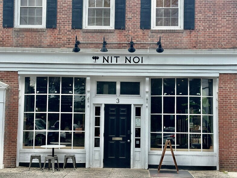More Photos Of 3 Strickland Rd, Cos Cob Freestanding For Lease