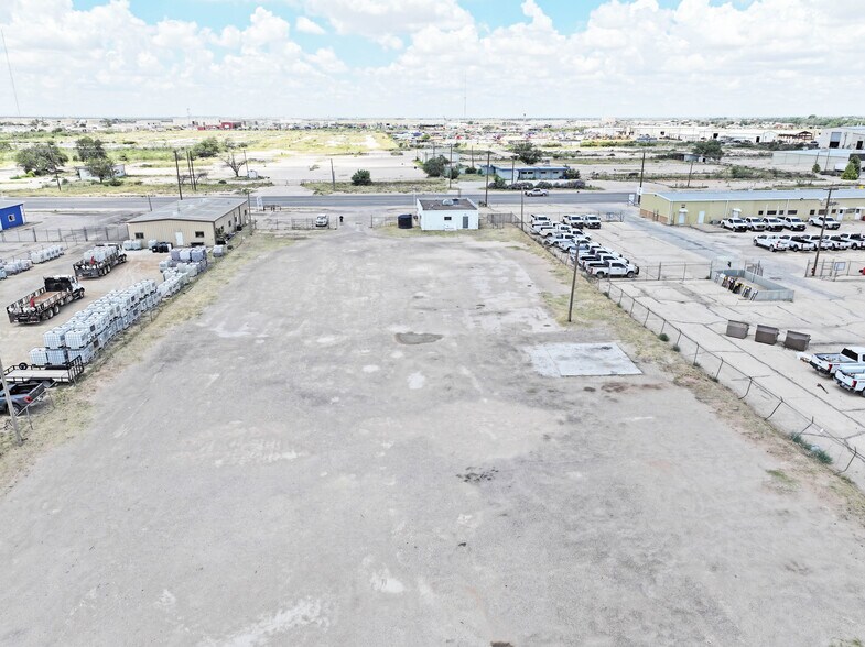 More Photos Of 1003 S County Rd W, Odessa Office For Lease