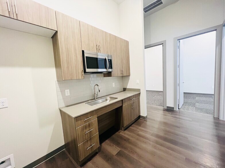 More Photos Of 525 Shiloh Rd, Plano Medical For Lease