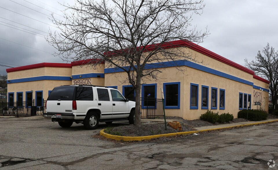 Primary Photo Of 12140 Springfield Pike, Cincinnati Restaurant For Sale