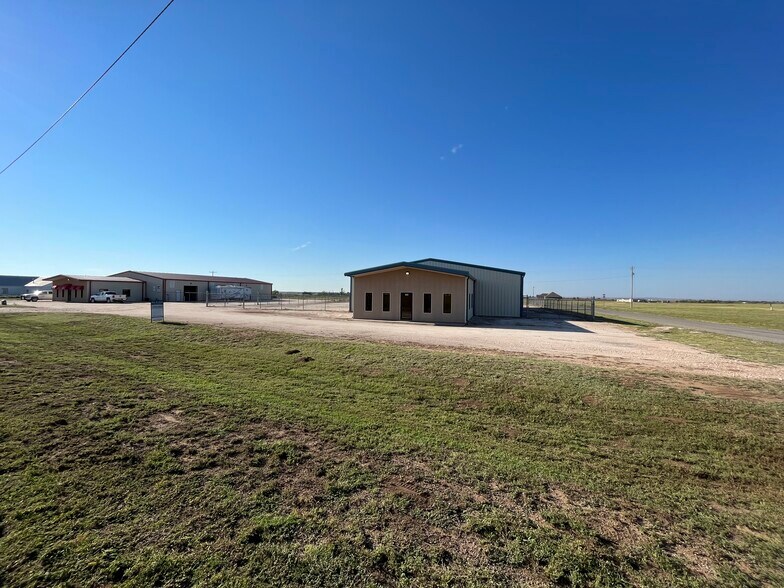 More Photos Of 13441 US Highway 60, Arnett Warehouse For Lease