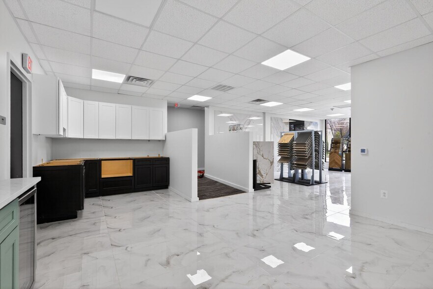 More Photos Of 13 N York Rd, Willow Grove Freestanding For Lease