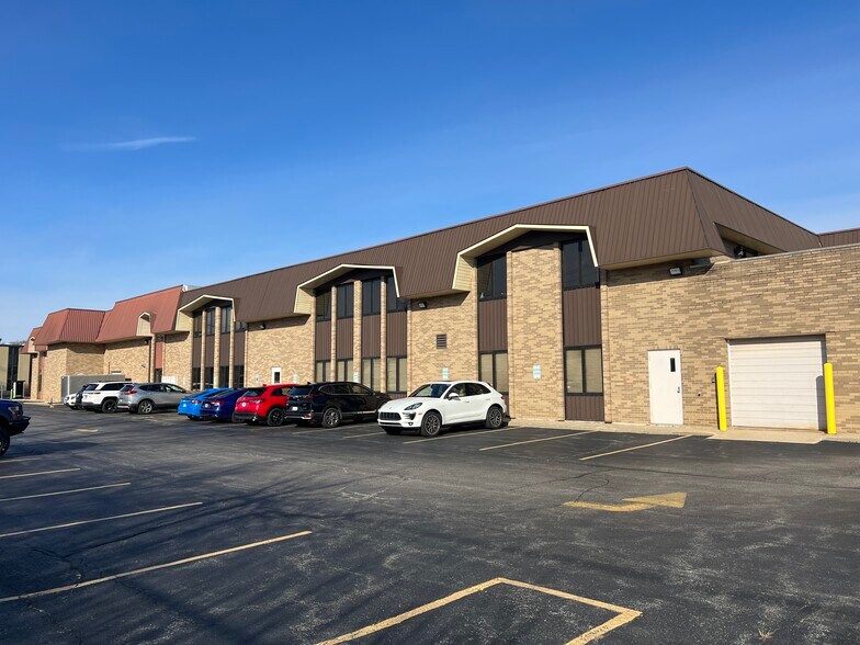 More Photos Of 300 W Lake St, Elmhurst Office For Sale