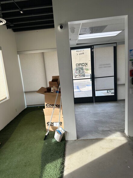 More Photos Of 77530 Enfield Ln, Palm Desert Showroom For Sale