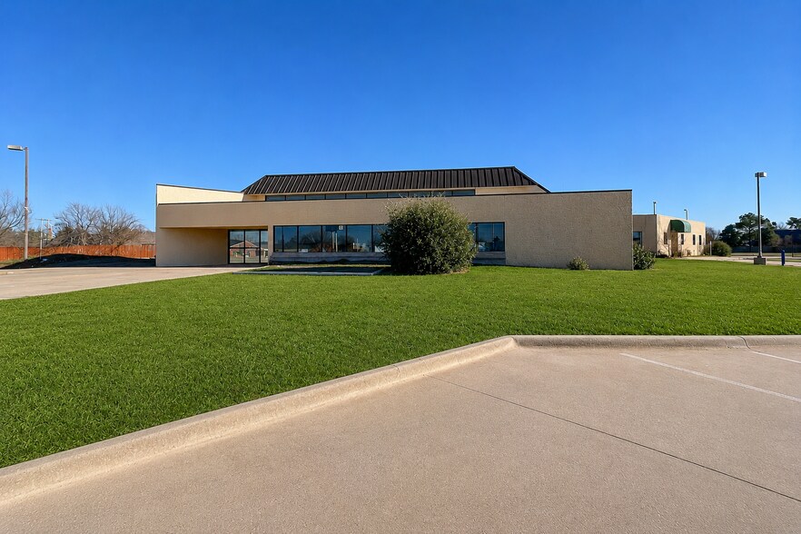 More Photos Of 3200 E Memorial Rd, Edmond Medical For Sale