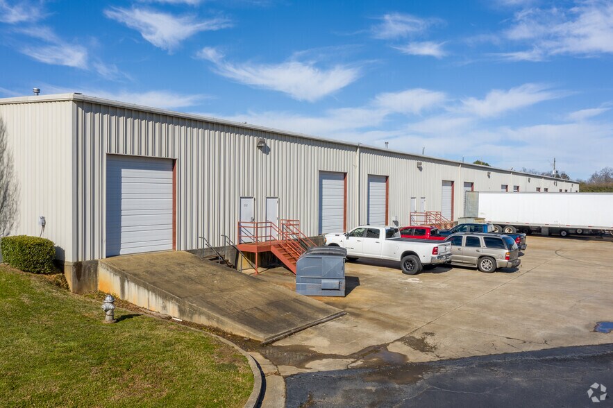 More Photos Of 355 Brogdon Rd, Suwanee Warehouse For Lease