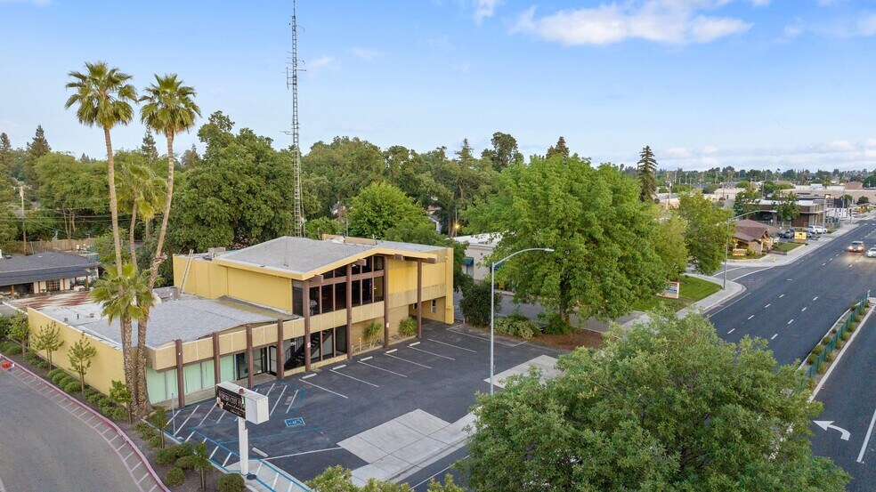 More Photos Of 750 S Mooney Blvd, Visalia Freestanding For Sale