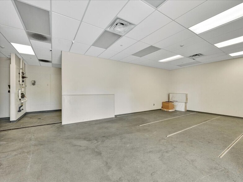 More Photos Of 700 S John Redditt Dr, Lufkin Medical For Lease