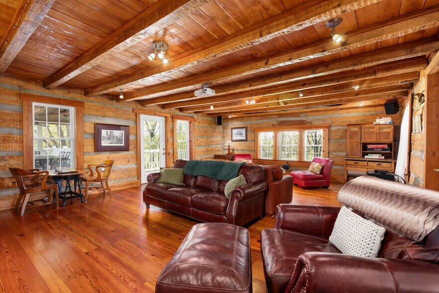 More Photos Of 315 Ganders Dr, Luray Hospitality For Sale