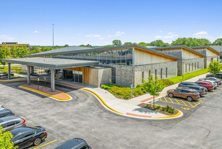 Primary Photo Of 7600 County Line Rd, Burr Ridge Medical For Sale