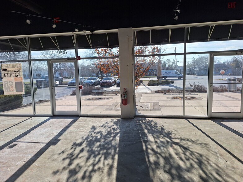 More Photos Of 7840-7852 W 159th St, Orland Park Freestanding For Lease