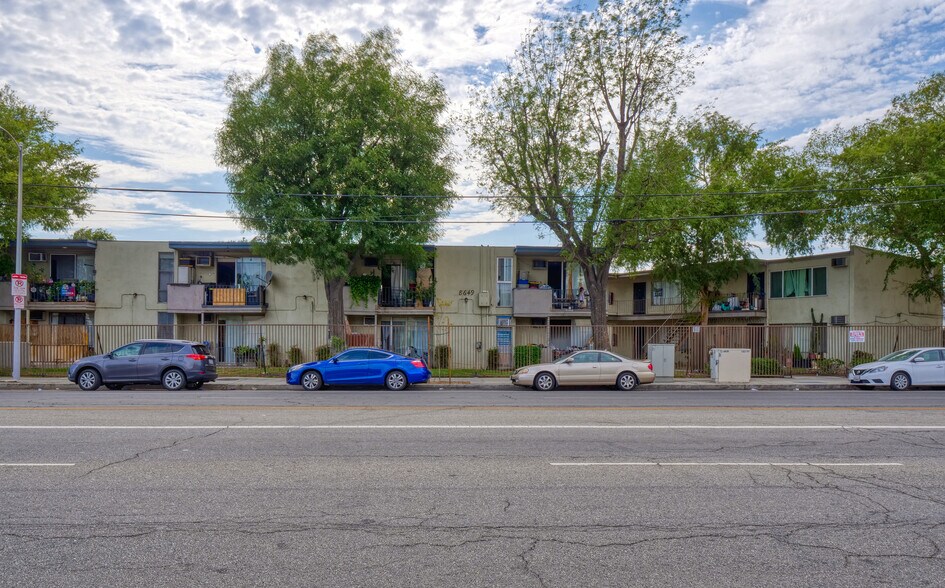 Primary Photo Of 8649 Sunland Blvd, Sun Valley Apartments For Sale