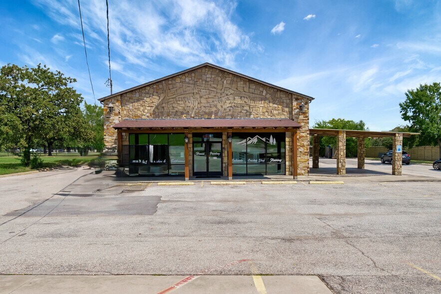 More Photos Of 7716 Davis Blvd, North Richland Hills Storefront For Lease