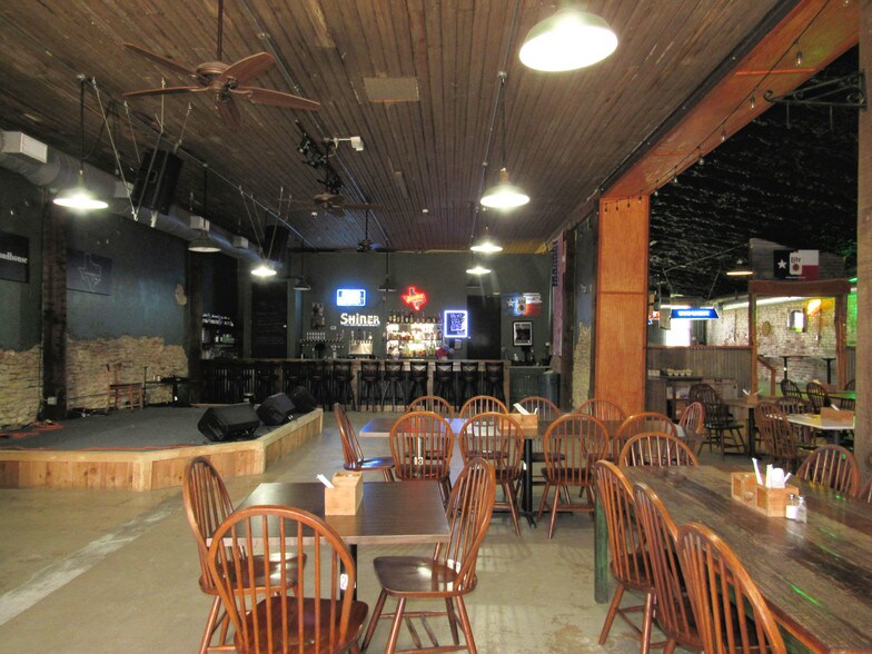More Photos Of 514-520 N Railroad St, Burton Restaurant For Lease