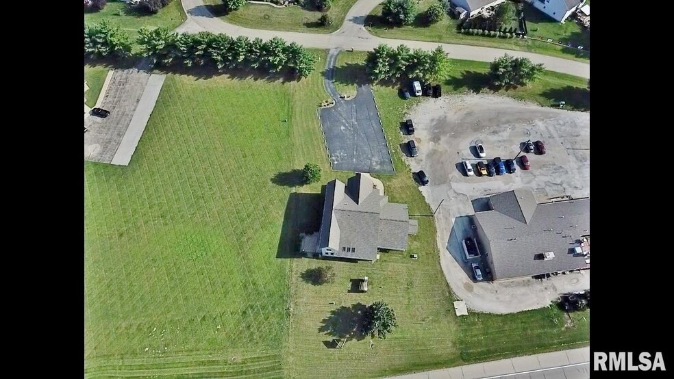 More Photos Of 109 Elizabeth Pointe Dr, Germantown Hills Office For Sale