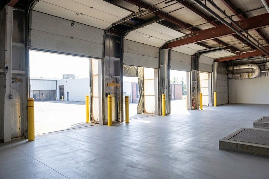 More Photos Of 6800 Northern Blvd, East Syracuse Truck Terminal For Lease